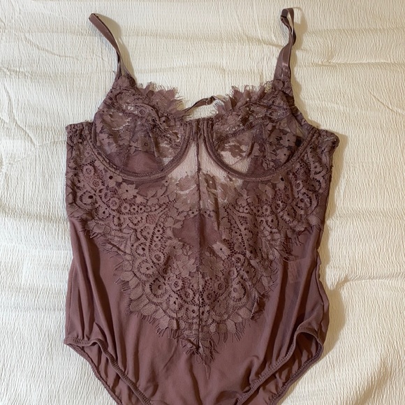 Lace bodysuit - Picture 1 of 3